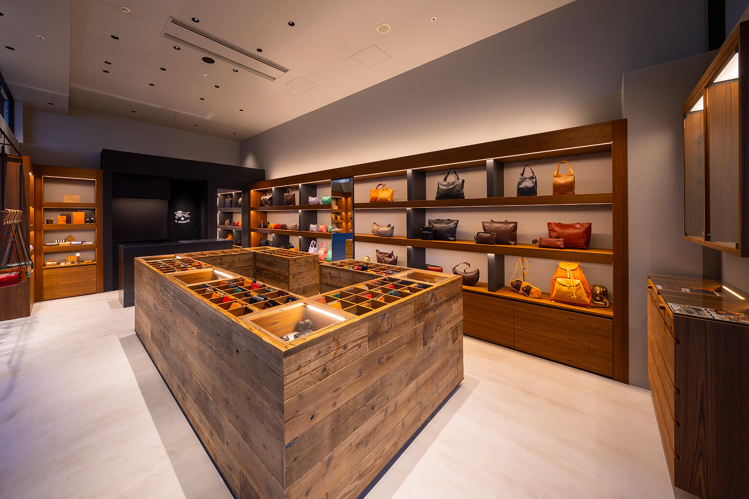 IL BISONTE 横浜店