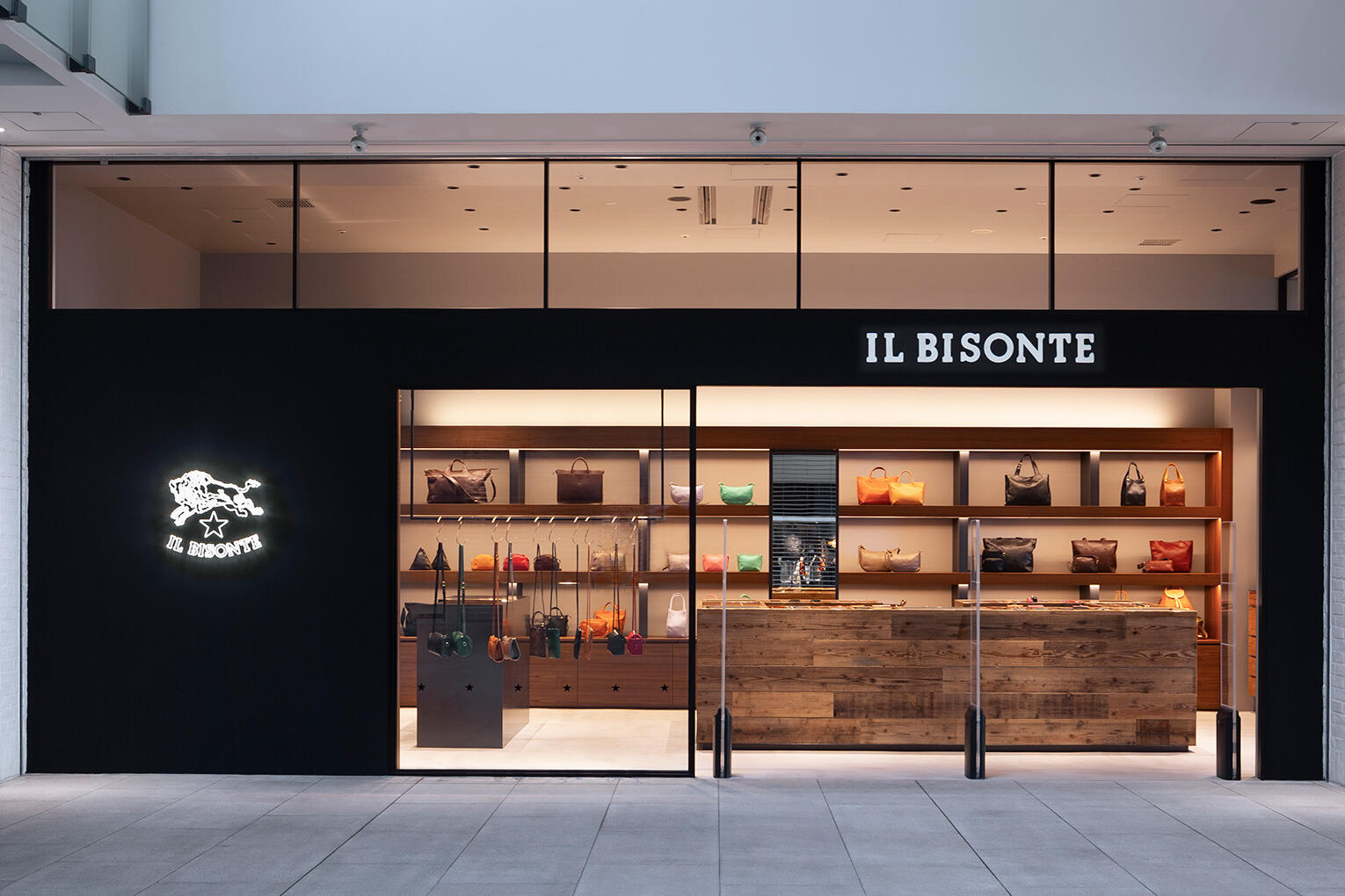 IL BISONTE 横浜店