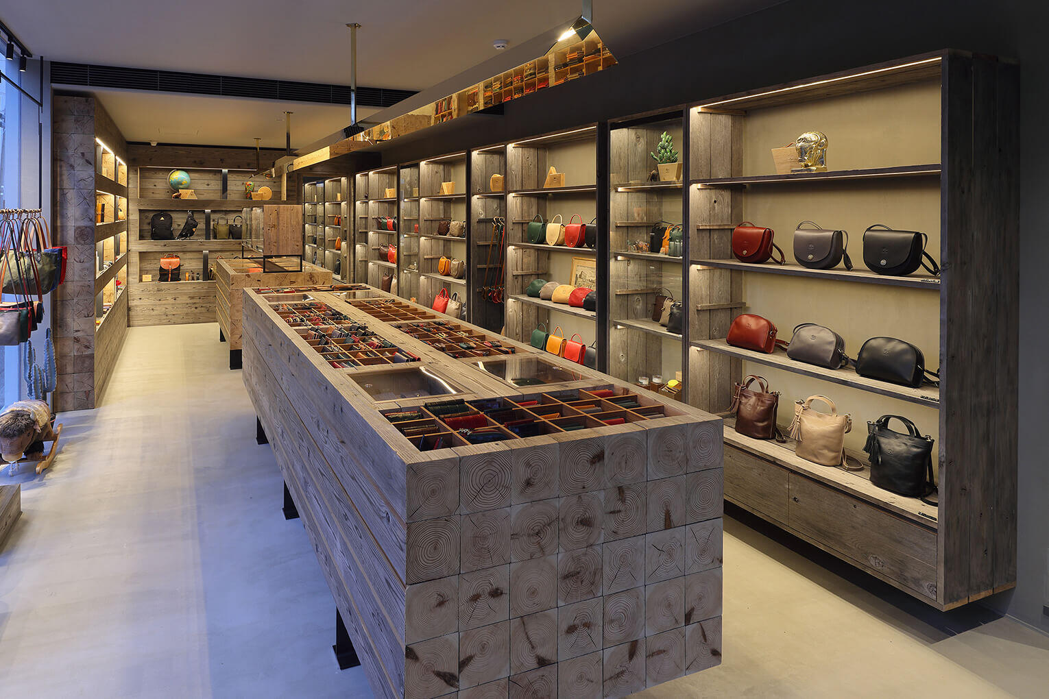 IL BISONTE 京都三条店