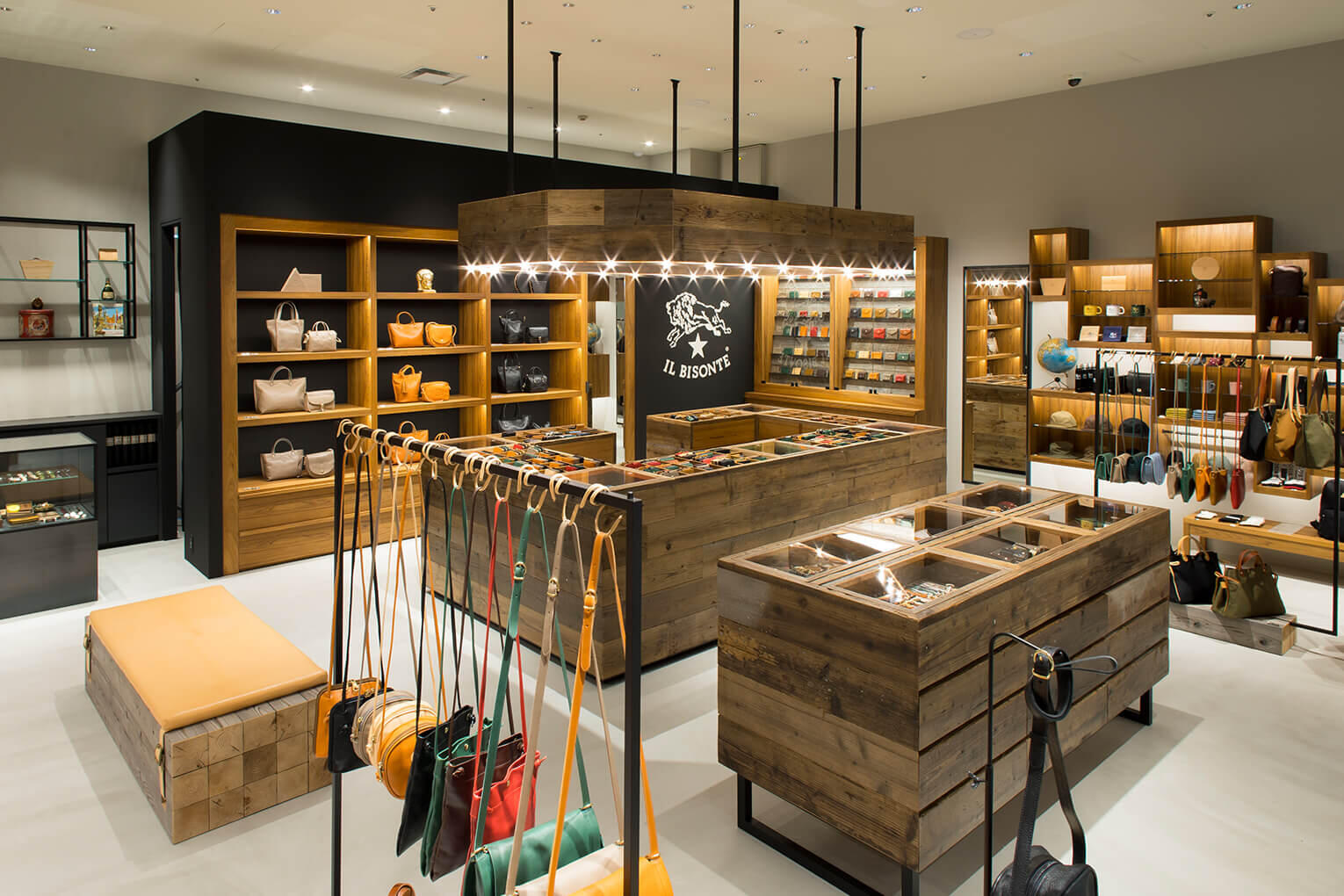 IL BISONTE テラスモール湘南店