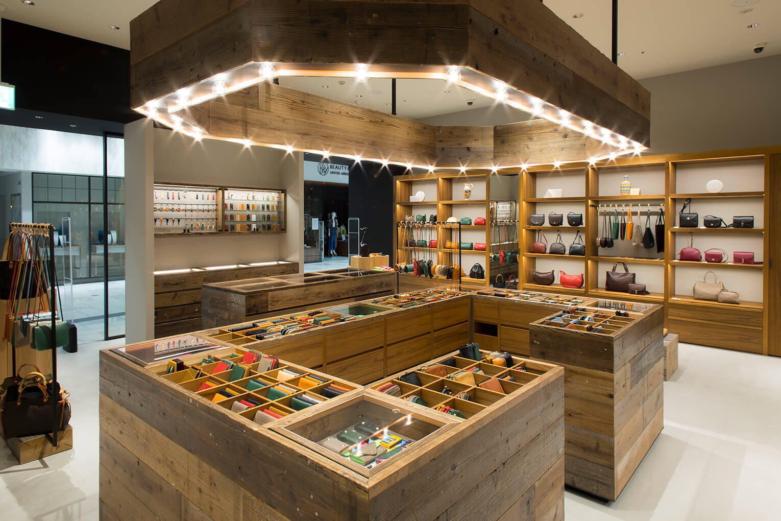 IL BISONTE テラスモール湘南店